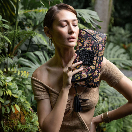 Canopy Chorus Envelope with Obsidian Stone