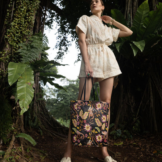 Canopy Chorus Shopper in Black